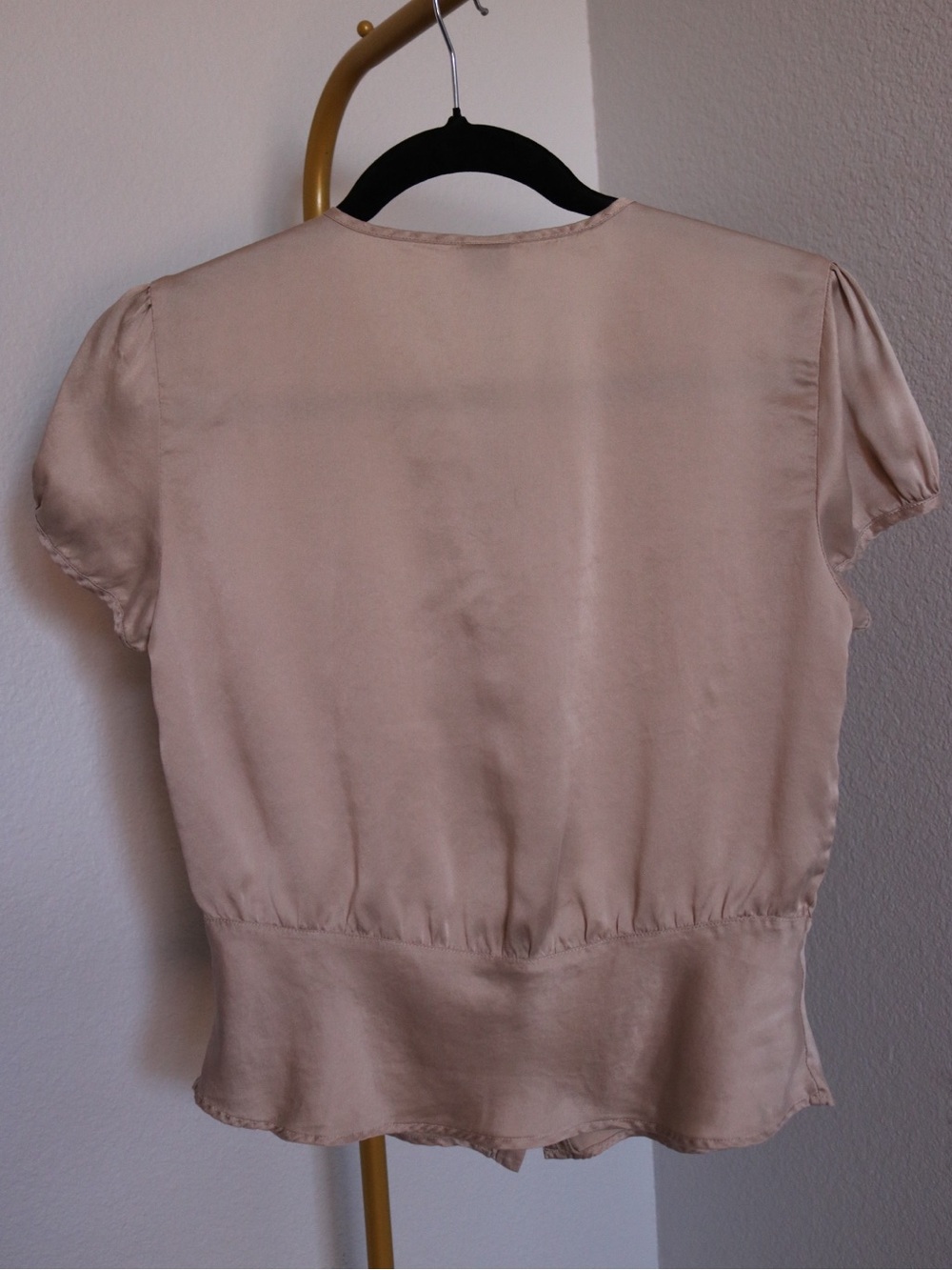 GAP 100% Silk Champagne Button Front Tie Blouse XS Peplum Puff Sleeve Y2K - Picture 3 of 14